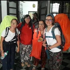 2* Pensión Nandini Paying