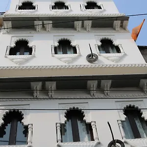2* Pensión Mewar Avenue